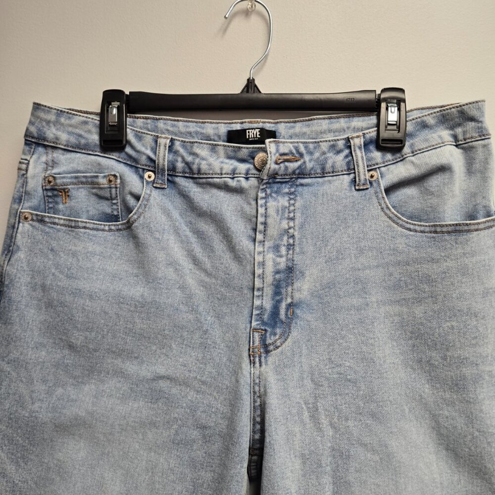 Frye Light Wash Blue Denim Straight Leg Jeans Classic 5-Pocket High Rise Size 31 - Picture 2 of 12
